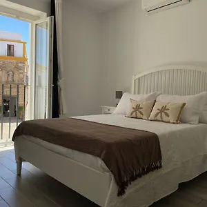 https://la-casa-del-estribillo.hotelsincadiz.net